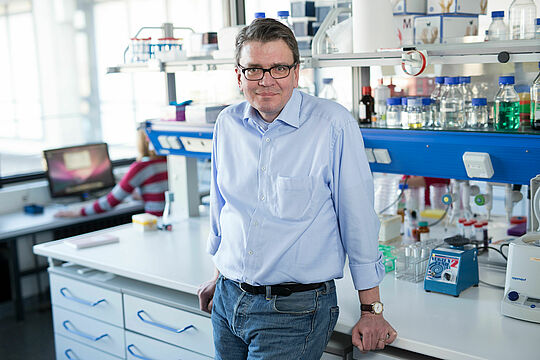 Der HHU-Biochemiker Prof. Dr. Lutz Schmitt wird 2021 in die NRW-Akademie der Wissenschaften und der Künste aufgenommen.